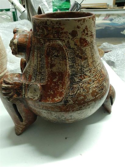  Vase tripode anthropomorphe 
Culture Guanacaste, région du Nicoya, frontière Nicaragua/Costa...