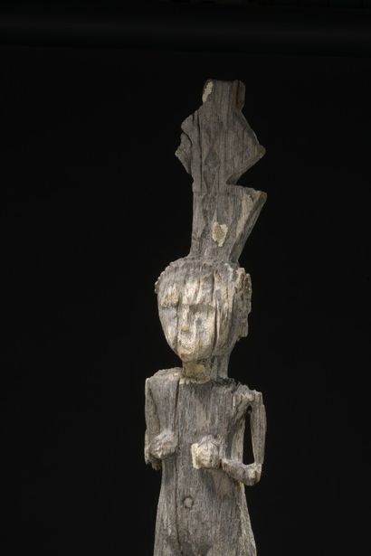 null Statue féminine Sakalava

Madagascar.

H. 97 cm



Si l'empreinte du temps a...