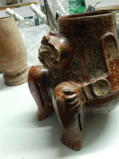 null Vase tripode anthropomorphe 

Culture Guanacaste, région du Nicoya, frontière...