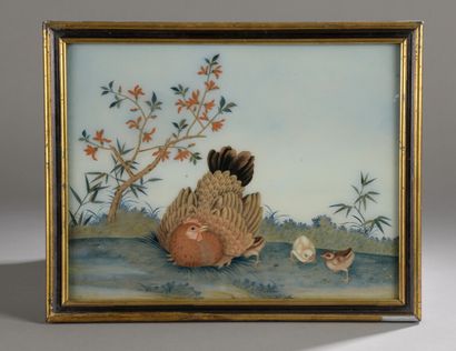 null Trois peintures sous verre représentant un coq, une poule et ses poussins, un...