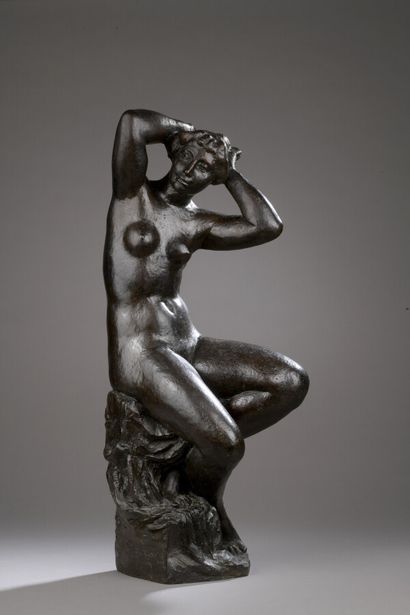 null Richard GUINO (1890 -1973)

Femme tenant son chignon

Bronze à patine brune

Fonte...