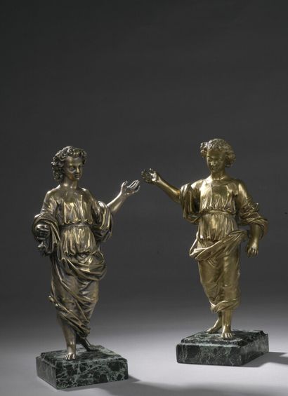 Deux statuettes de vestales en bronze doré...