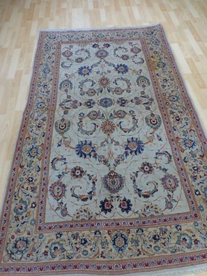 null Tapis Keschan (chaîne et trame en coton, velours en laine), centre de la Perse,...