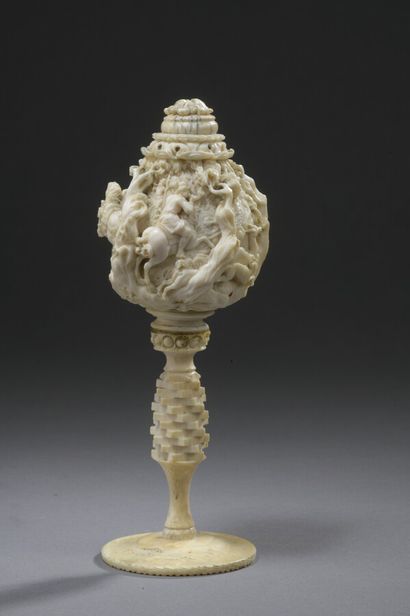 null Allemagne, dernier quart du XVIIème siècle 

Objet monté en ivoire sculpté représentant...