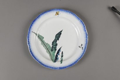 null CREIL-MONTEREAU

Important part of a table service named Rousseau in fine earthenware...