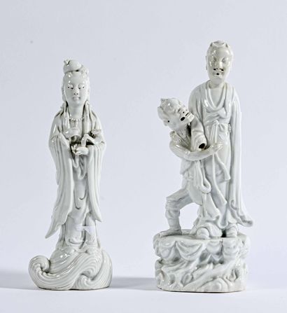 Lot de deux blancs de CHINE - XIXème siècle - White China depicting a gyanin on a...