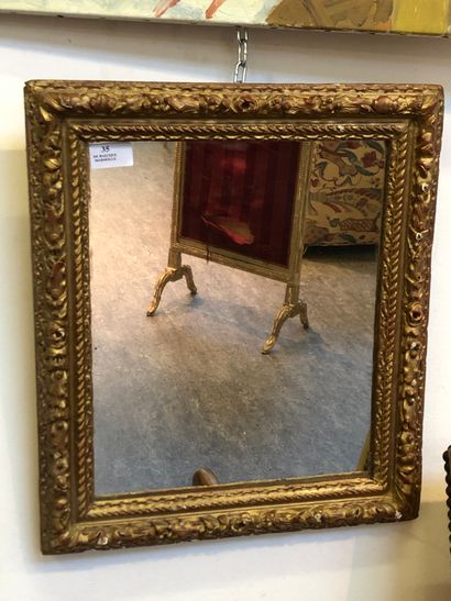 GLACE RECTANGULAIRE made of a carved and gilded frame 

eighteenth century 

H. 46...