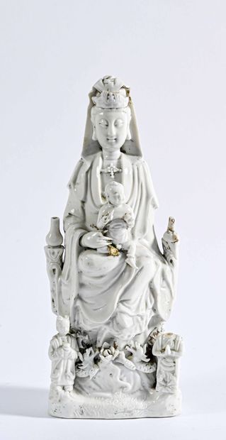 CHINE - XIXème siècle Blanc de Chine dans le goût du XVIIème siècle 

Gyanin portant...