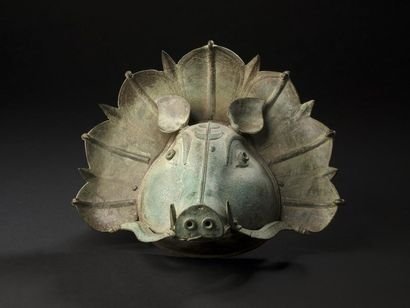 null Masque Bhuta de Panjurli
Bronze à patine d'eau
Inde, Karnataka, XVIIIe siècle
H....