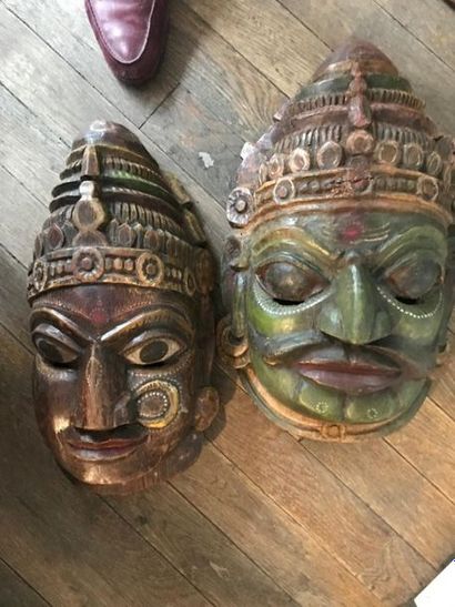 null Paire de masques 
Pigments polychromes sur bois sculpté
Inde, XXe siècle
H....
