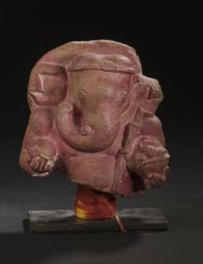 null Ganesh
Pierre 
Nord de l'Inde, VIII - XIIe siècle
H. 15,5 cm AR

Fragment de...