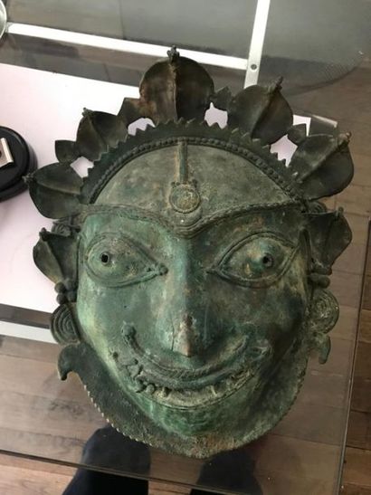 null Masque Bhuta d'une divinité shivaïte
Bronze
Inde, Kerala, Fin XIXe - début du...