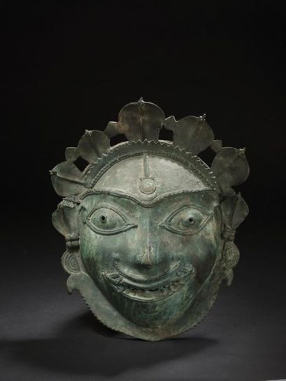 null Masque Bhuta d'une divinité shivaïte
Bronze
Inde, Kerala, Fin XIXe - début du...