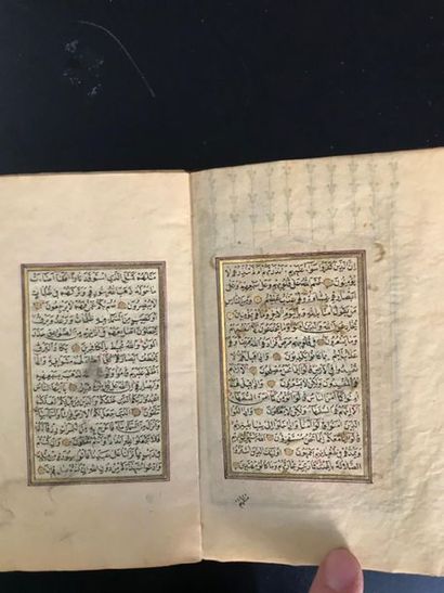 null Coran copié par Ahmad al-Sukri b. Salim
Encre et pigments polychromes et or...