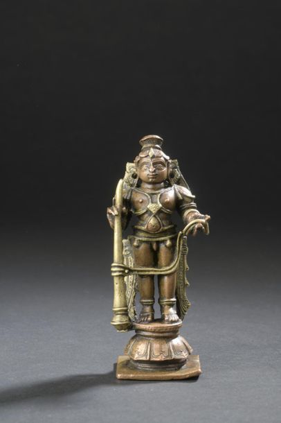null Statuette d'une divinité 
Cuivre et laiton
Inde, XVIIIe siècle 
H. 11 cm AR

Elle...