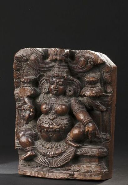 null Stèle représentant un Gana
Bois 
Inde, Kerala, XIXe siècle
H. 24 cm AR

Élément...
