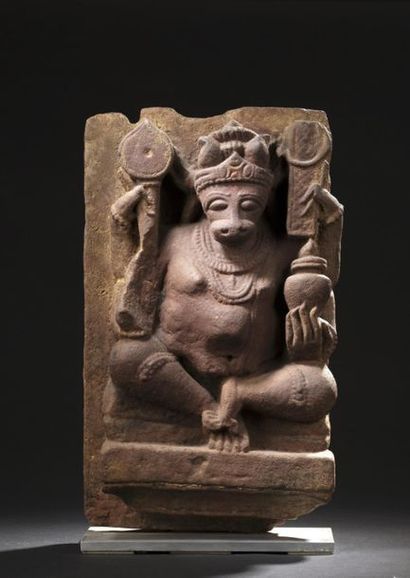 null Nandikeshvara
Grès
Inde, Khajuraho, XIIe siècle
H. 46 cm AR

Provenance : acquis...