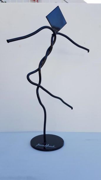 Bernard Brandy Sculpture: black powder-coated welded iron

H: 0.40 cm W:0.30 cm