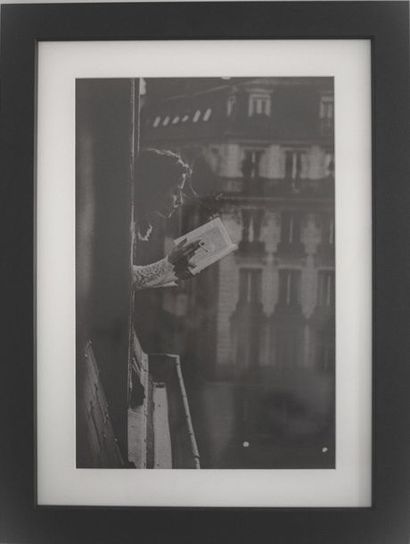Angélique Provost Young woman reading

Framed photograph