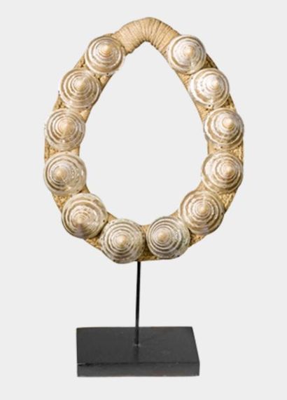 null Balinese shell necklace

24 x 43 cm