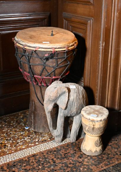 null AFRICA

Lot consisting of a large drum, a small drum and an elephant