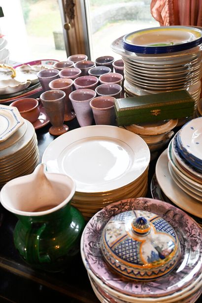 null Very strong batch of crockery, jugs, bowls, dishes