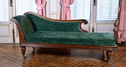 null Importante chaise longue en acajou garnie de velours vert

Époque Louis Philippe...