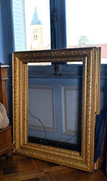 null Pair of gilded wood and stucco frames

115 x 95.5 cm