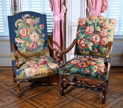 null Joining of two walnut armchairs with sheep bone

Louis XIV style