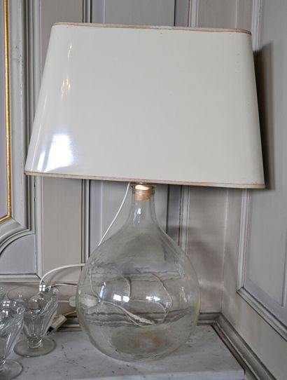 null Lamp with blown glass base

Height of the foot: 34 cm