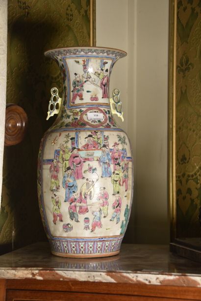 null CHINA, Canton - circa 1900

Porcelain baluster vase

H. 42,5 cm

Grain, enamel...