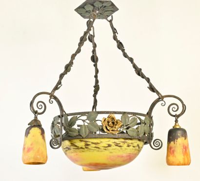 null DAUM Nancy & Work of the 1920s

Suspension with 4 lights; a central basin and...