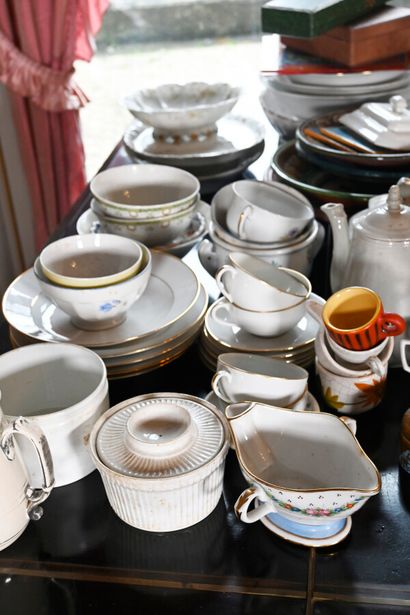 null Very strong batch of crockery, jugs, bowls, dishes