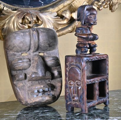 null AFRICA

Statuette of kneeling woman, statuette on a small piece of furniture...