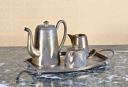 null Lot de vases, coupes, plats en métal argenté ou étain, partie de service à thé...
