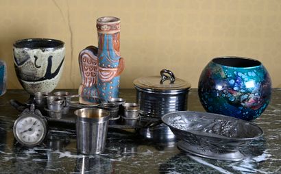 null Set of vases, bowls, dishes in silver or pewter metal, part of tea service in...