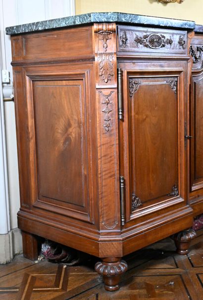 null Large richly carved walnut sideboard with three doors and two side drawers,...