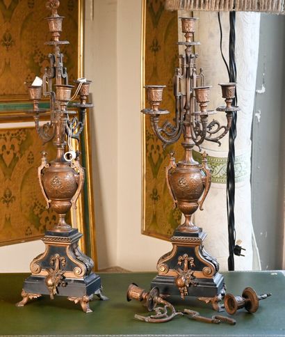 null Pair of candelabra in patinated bronze and black marble 

Napoleon III period

H....