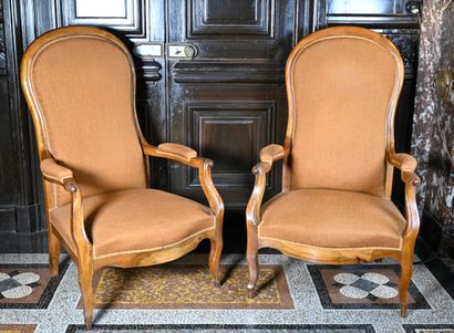 null Pair of walnut Voltaire armchairs 

nineteenth century