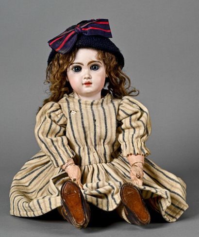 null Doll "DEPOSE TETE JUMEAU 8" with red stamp, bisque head, fixed blue enamel eyes,...