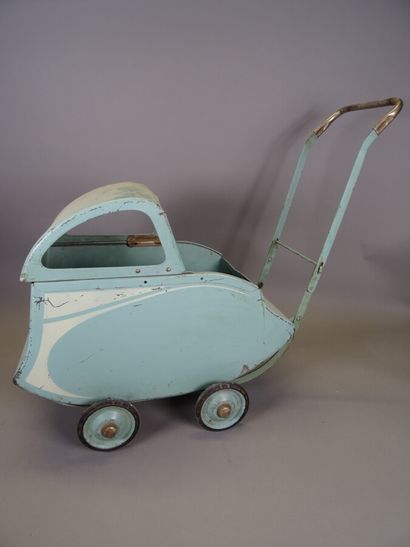null Pram in blue lacquered sheet metal on four wheels 

L. 49 cm (the body)