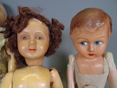 null Lot of three dolls : 

- a doll head in boiled cardboard, body in skai, painted...