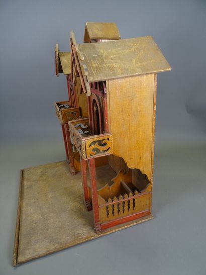  Important wooden house, handmade 
Height 57,5 cm, width 51 cm, depth 40 cm 
Accidents...