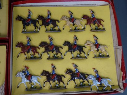 null Cinq coffrets Soldats CBG série 520 dont Cuirassiers, Dragons, Hussards

Etat...