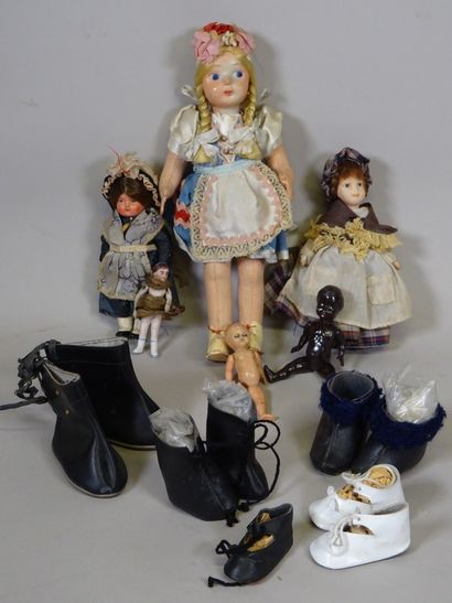 null Lot of cute dolls, and dolls shoes, a small old doll all in biscuit

As is