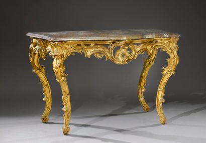 null 
Important console in wood and gilded stucco curved on three sides. The openwork...