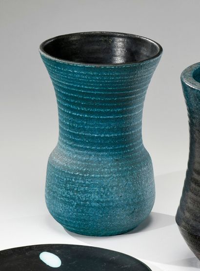 null Céramique d'ACCOLAY

Vase balustre en céramique émaillée bleu, intérieur noir

Signé...