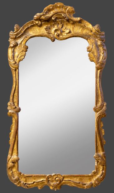 null Small gilded wood mirror carved with jagged shells, foliage, etc.

Louis XV...