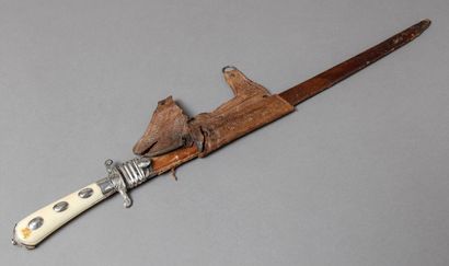 null FRANCE or GERMANY

Hunting dagger 

Ivory spindle with three oval rivets in...