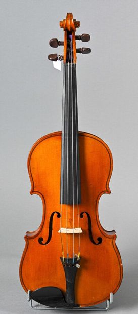  Anonymous 3/4 violin made in Mirecourt at the beginning of the 20th century. One...